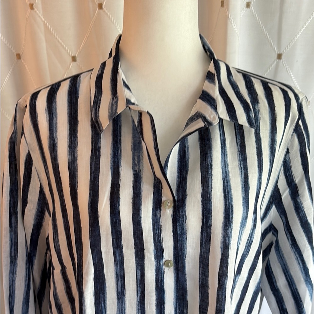 CHICOS NO IRON LINEN Striped Blue and White button down top  Size 3  XL